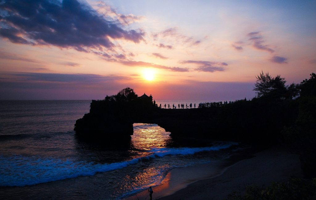 tanah lot temple